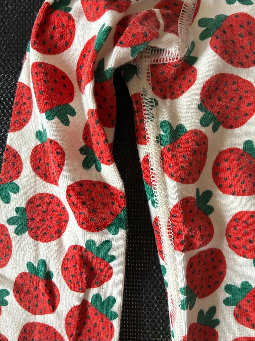 Hanna Andersson Strawberry Print Long-Sleeve One-Piece Bodysuit - Red & Green